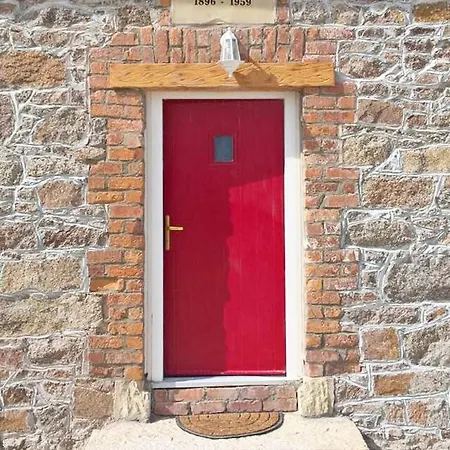 The Old Roshine School House 펜션 Burtonport